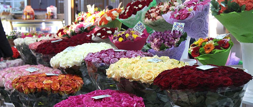 Рынок цветов в москве недорого доставка цветов апатиты