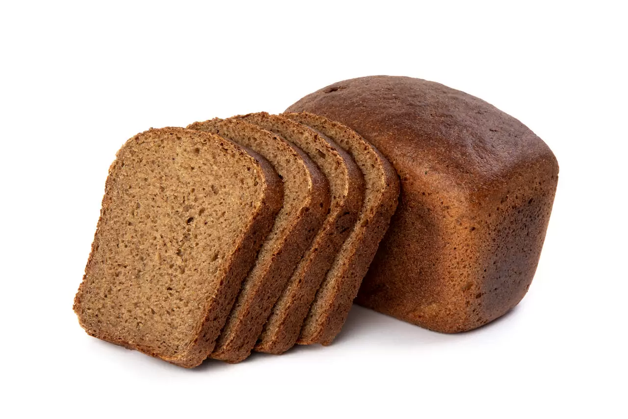 Черных хлеб. Хлеб Житница. Хлеб ржаной формовой. Хлеб в нарезку ржано-пшеничный. Ржаной хлеб Спар.
